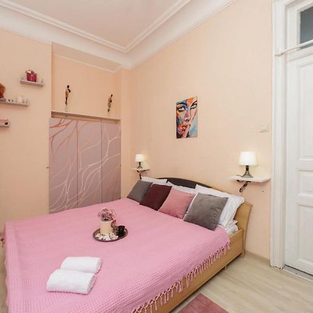 Comfortable Apartment In The Very Center Of Одеса Екстериор снимка