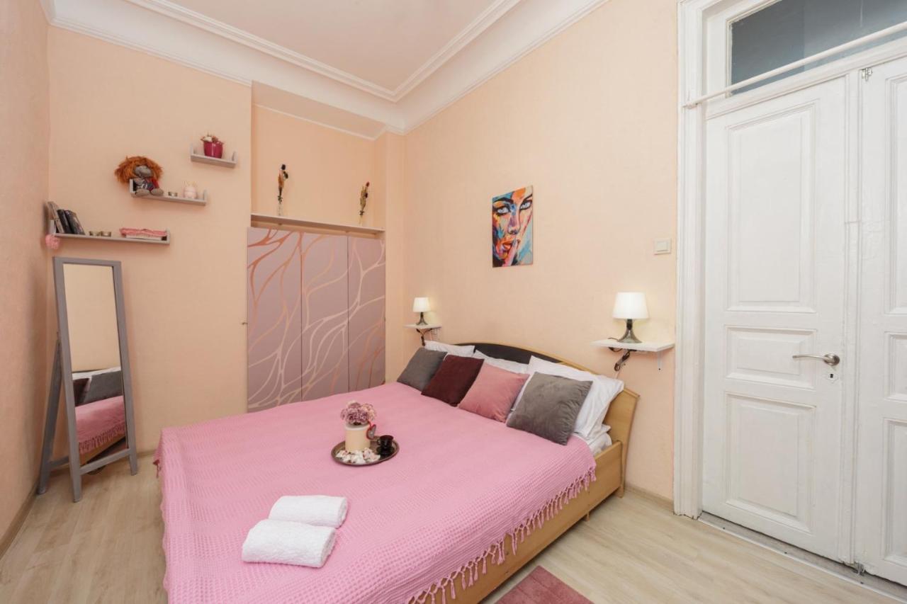 Comfortable Apartment In The Very Center Of Одеса Екстериор снимка